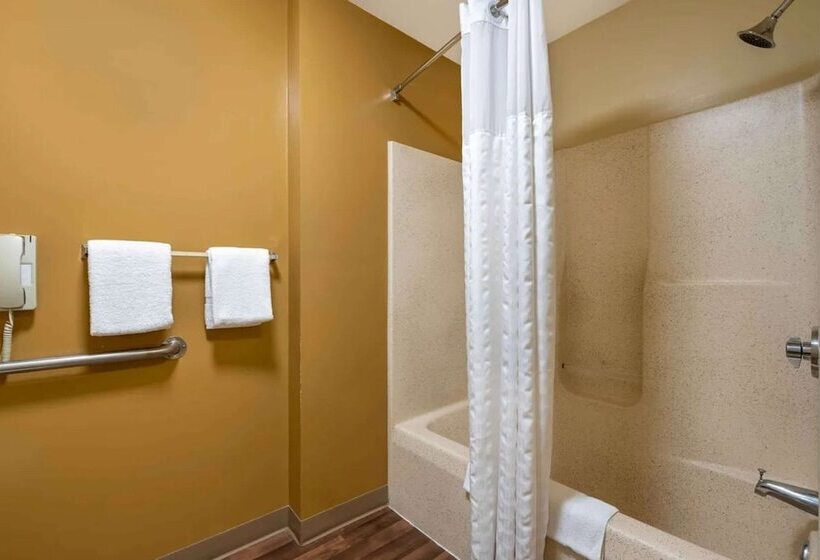 장애인을 위한 스위트, Suburban Studios Columbus North