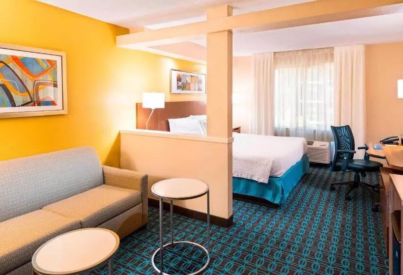 キングサイズベッドのスイートルーム, Fairfield Inn & Suites By Marriott Atlanta Perimeter Center