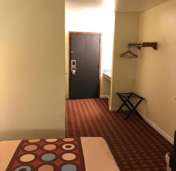 غرفة قياسية لذوى الاحتياجات الخاصة, Super 8 By Wyndham Plover Stevens Point Area