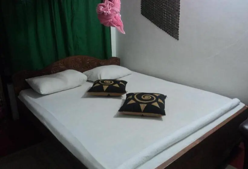 Economy Yhden Hengen Huone, Robert Inn Dambulla