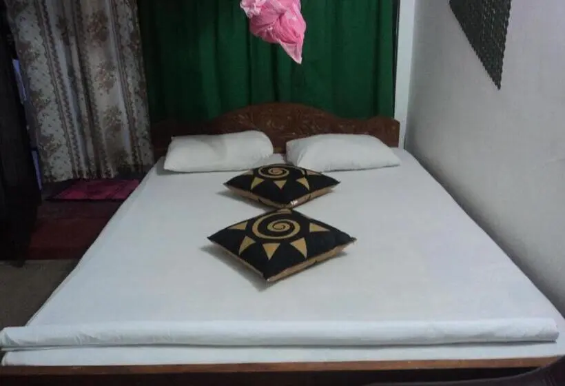 Economy Yhden Hengen Huone, Robert Inn Dambulla