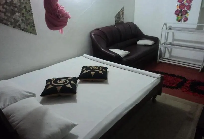 Economy Yhden Hengen Huone, Robert Inn Dambulla
