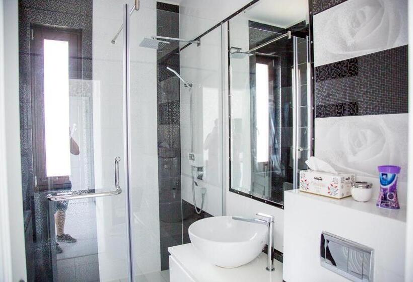 غرفة أساسية, Pensiunea Primaverii