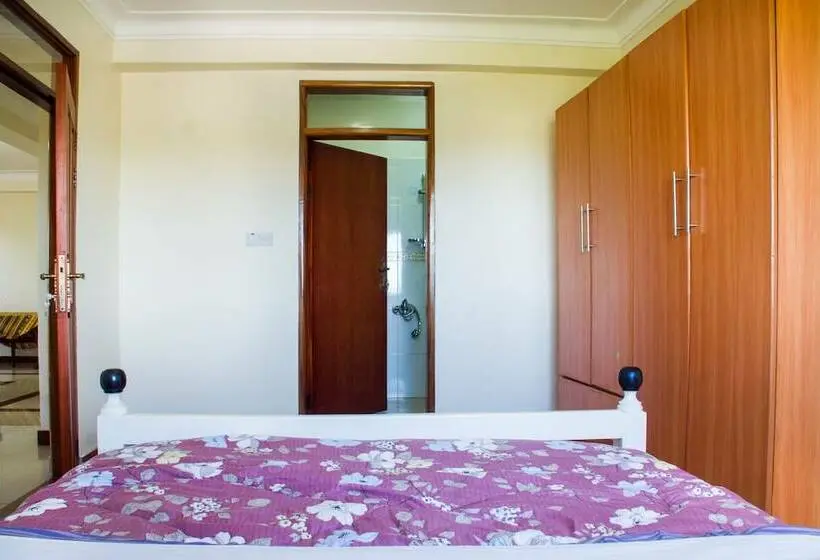 استودیوی لوکس, Airport Hotel Entebbe