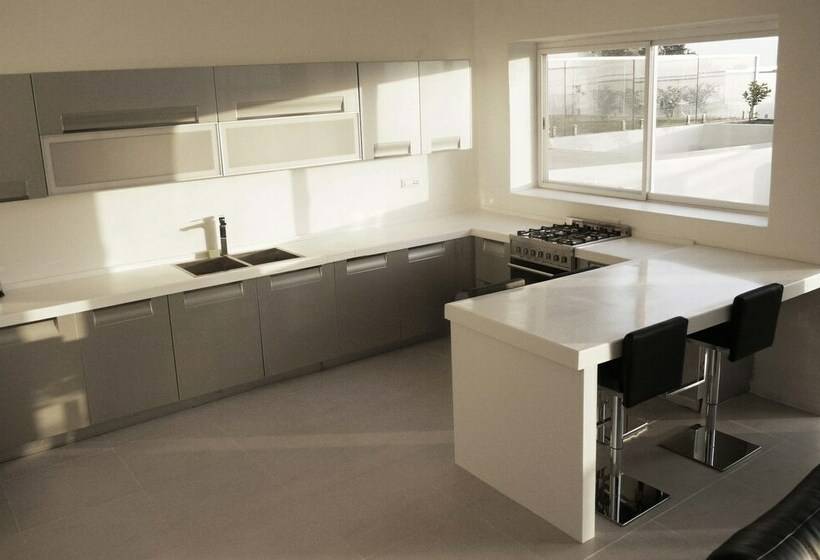 استودیوی لوکس, Airport Hotel Entebbe