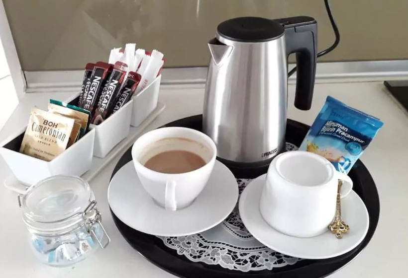 استودیوی لوکس, Airport Hotel Entebbe