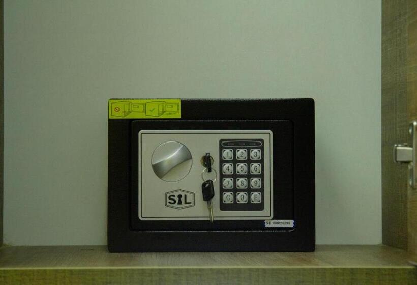 اتاق لوکس, Batumi Hotel R&m