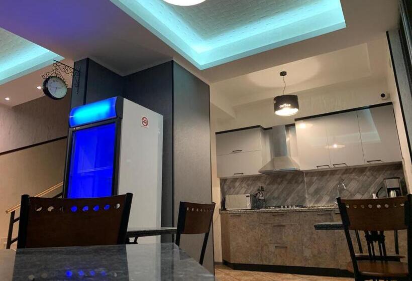 اتاق لوکس, Batumi Hotel R&m