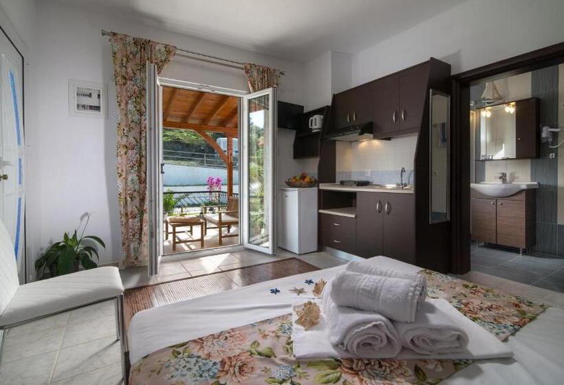 סטודיו סטנדרט עם מרפסת, Caretta Village