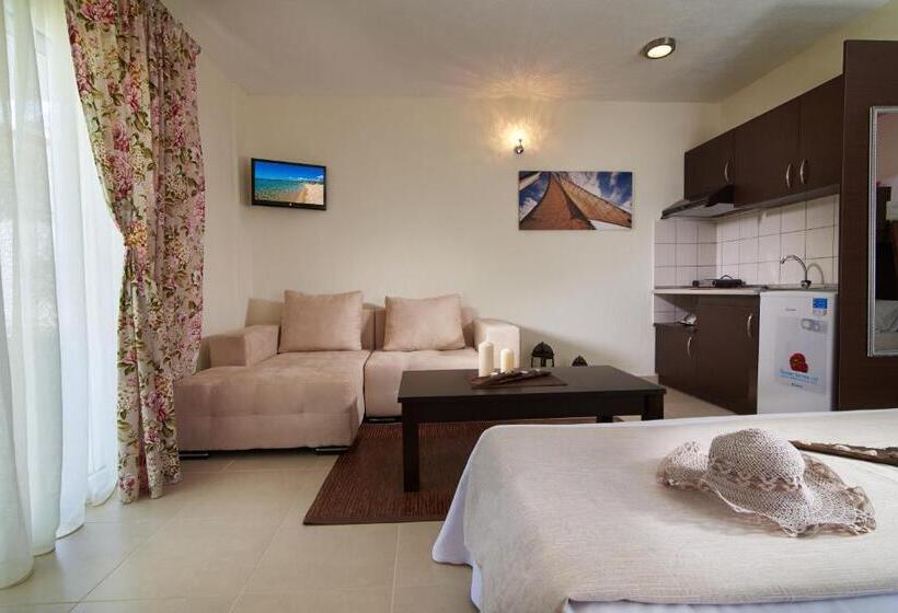 סטודיו משפחתי, Caretta Village