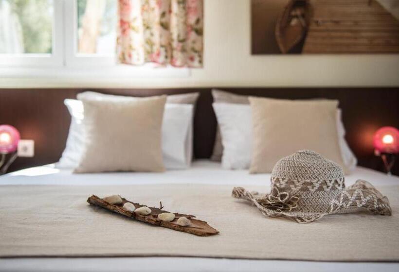 סטודיו משפחתי, Caretta Village