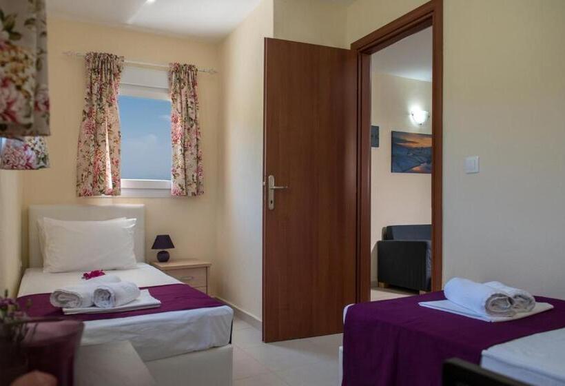 דירת שני חדרים, Caretta Village