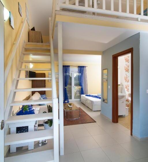 חדר דופלקס, Caretta Village