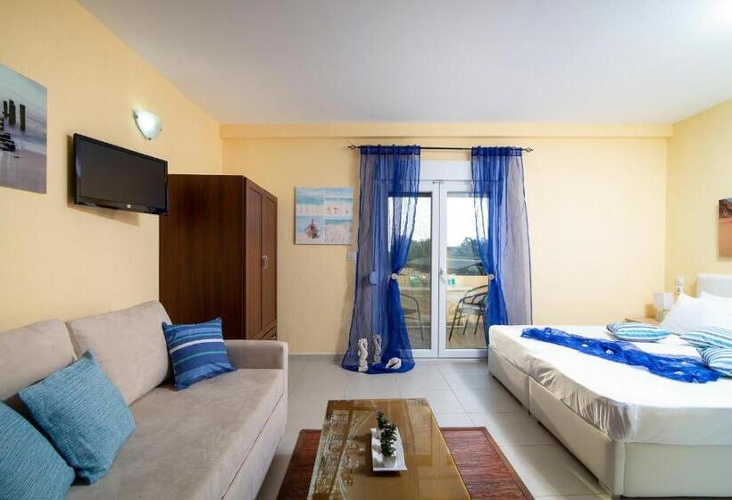 复式房间, Caretta Village