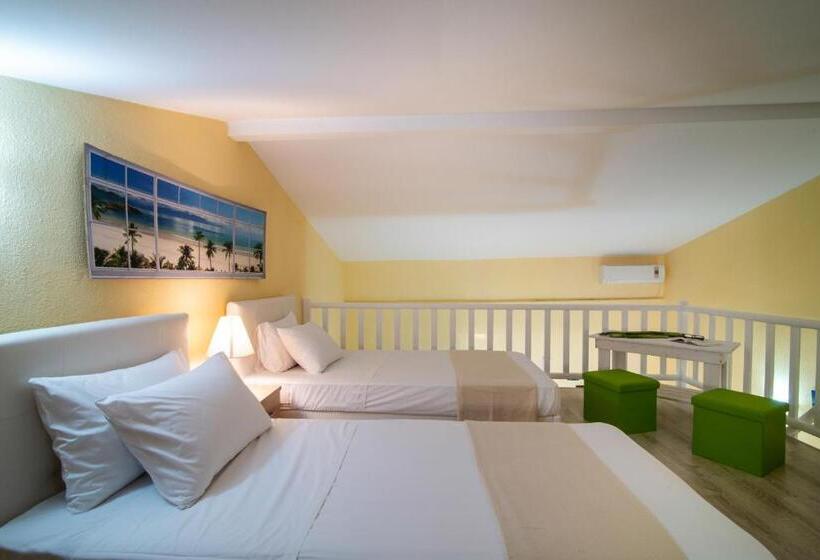 חדר דופלקס, Caretta Village