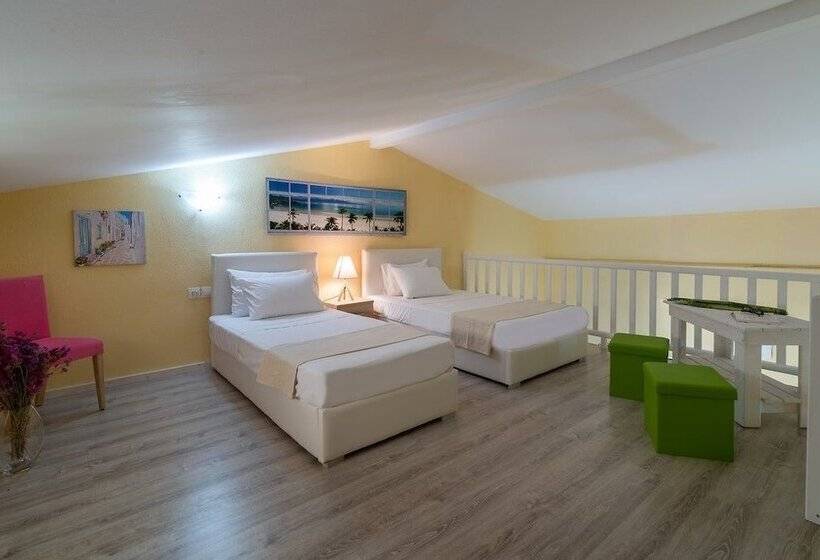 חדר דופלקס, Caretta Village