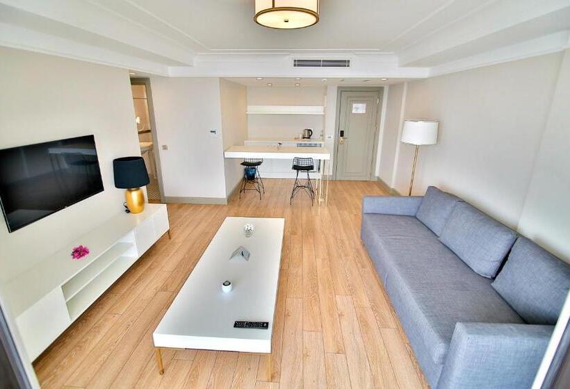 سوییت با چشم‌انداز دریا, Reo Hotel & Spa