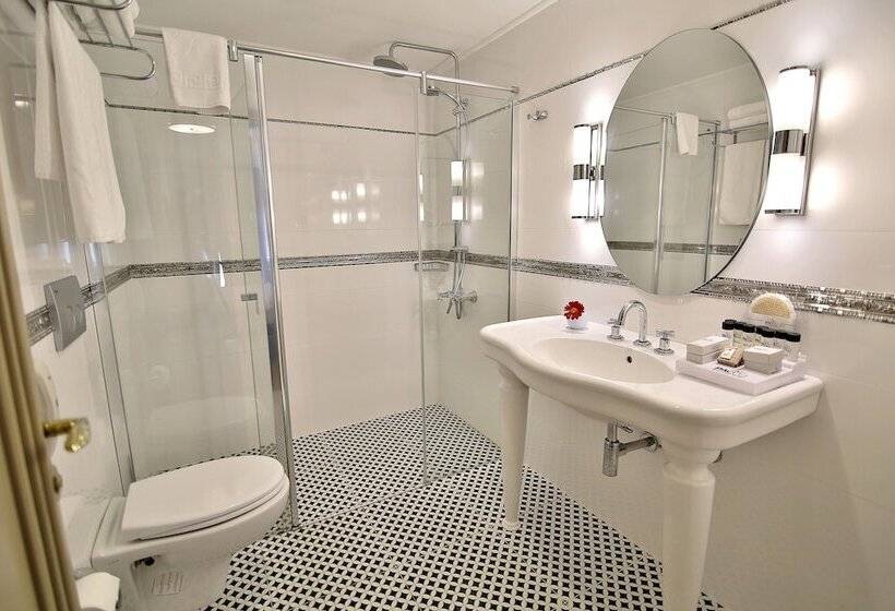 اتاق لوکس با چشم‌انداز دریا, Reo Hotel & Spa