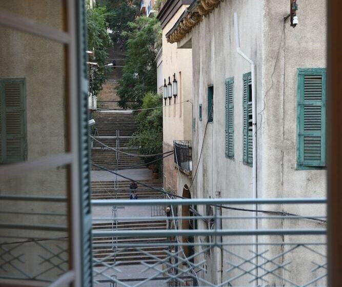 اتاق استاندارد با بالکن, Lost