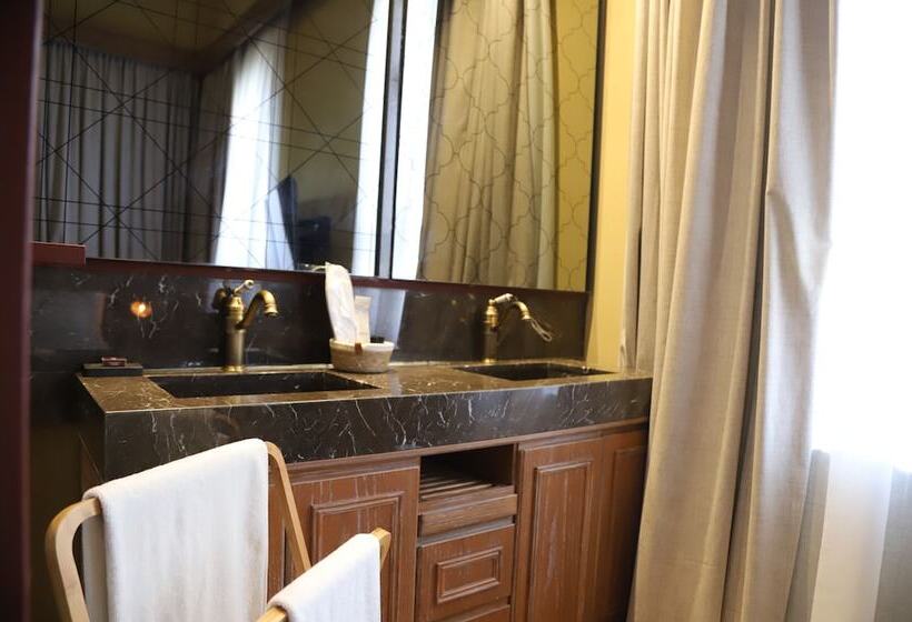 اتاق لوکس, Lost