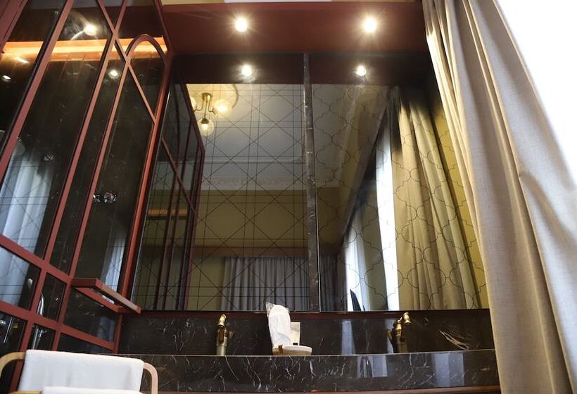 اتاق لوکس, Lost