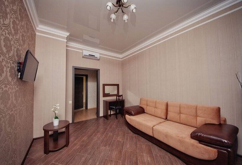 اتاق لوکس چهار تخته, Mari