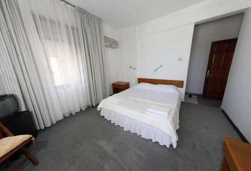 غرفة قياسية ثلاثية, Mer Pansiyon