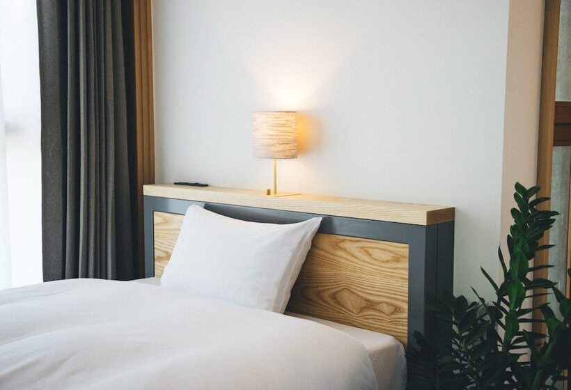 标准单人间共用浴室, Noum Osaka