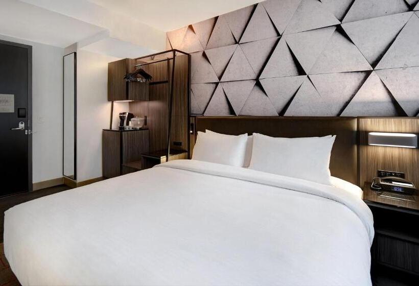 带大床的高级房间, Springhill Suites By Marriott New York Midtown Manhattan/park Ave