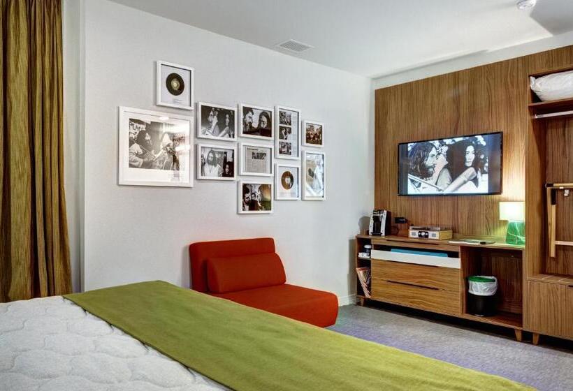 带大床的标准间, Uville Montreal