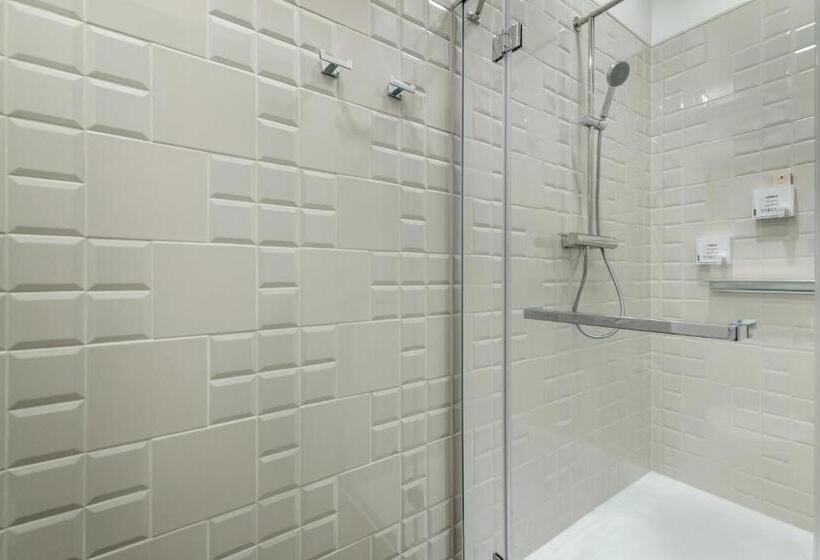 带大床的豪华间, Uville Montreal