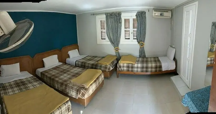 اتاق استاندارد چهارنفره با سرویس بهداشتی مشترک, Dahab Hostel
