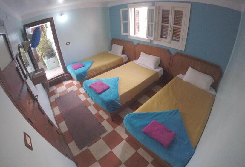 اتاق استاندارد سه نفره, Dahab Hostel