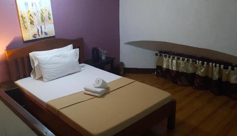 اتاق خانوادگی, Escolta's Homey Lodge