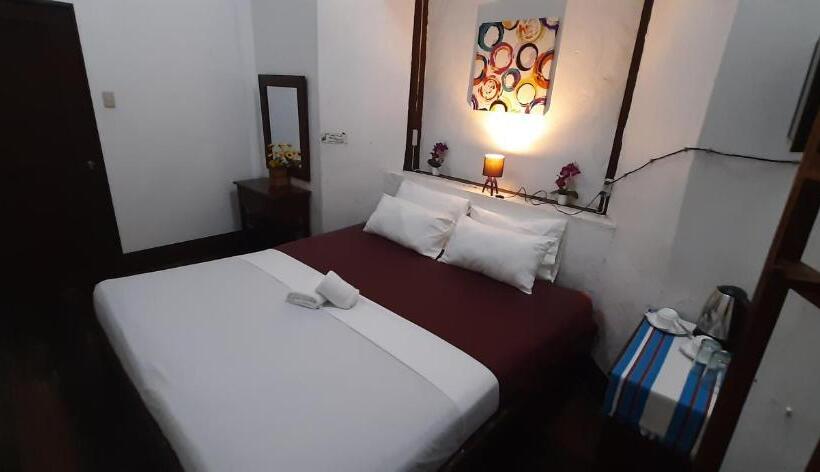 اتاق لوکس, Escolta's Homey Lodge