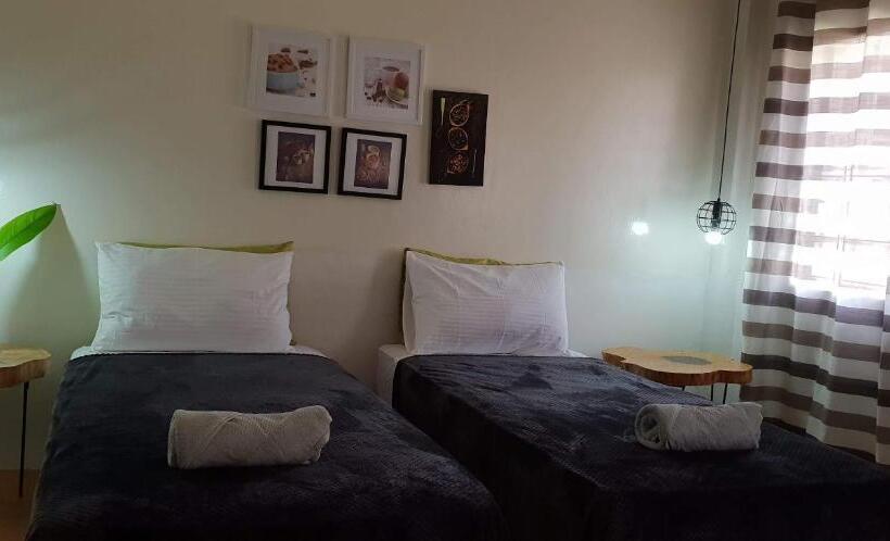 חדר סטנדרט לשלושה, Saltitude Dive & Beach Resort