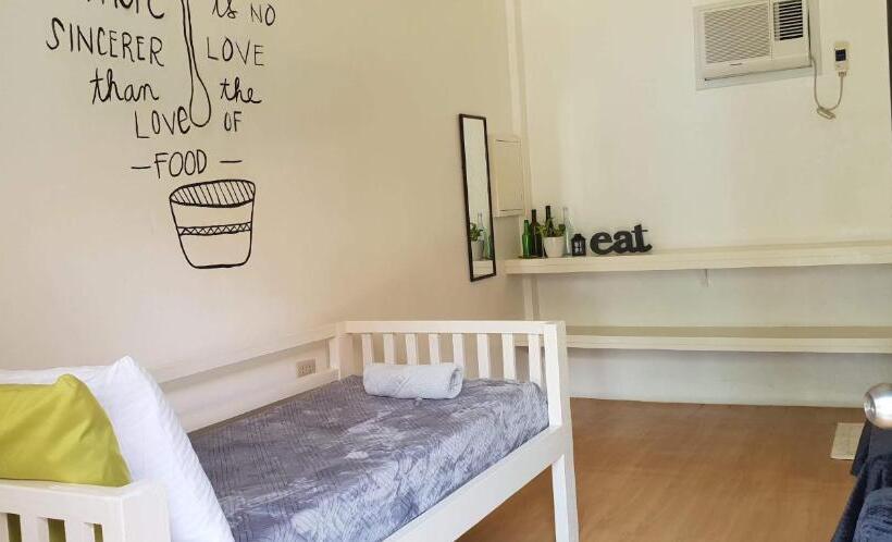 חדר סטנדרט לשלושה, Saltitude Dive & Beach Resort