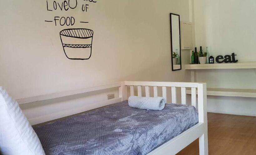 חדר סטנדרט לשלושה, Saltitude Dive & Beach Resort