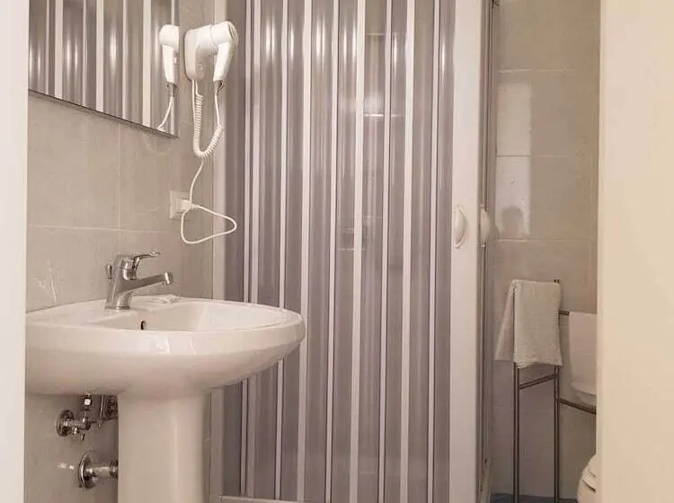 Standard Yhden Hengen Huone, Albergo Santa Teresa