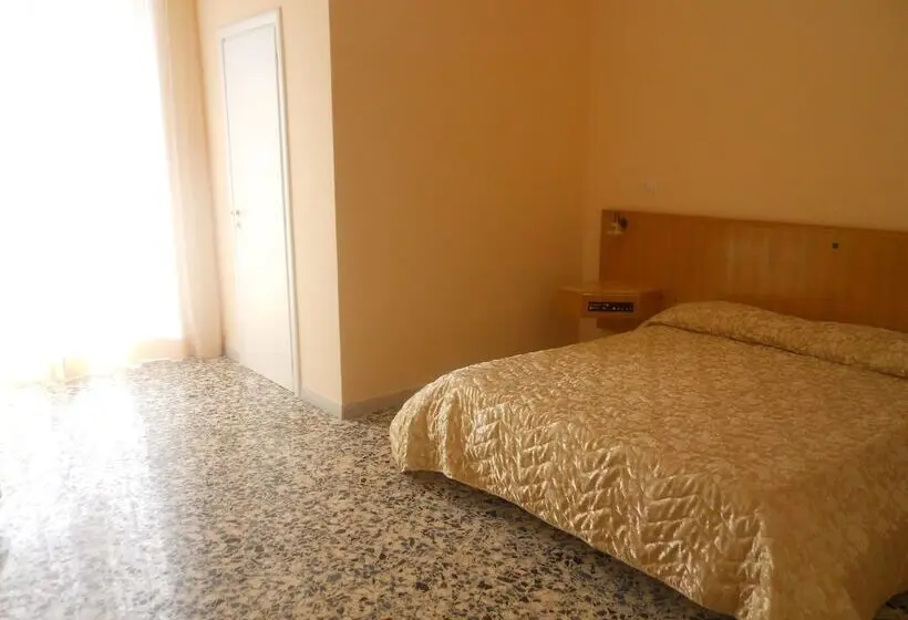 Standard Yhden Hengen Huone, Albergo Santa Teresa