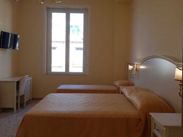 חדר סטנדרט לשלושה, Albergo Santa Teresa