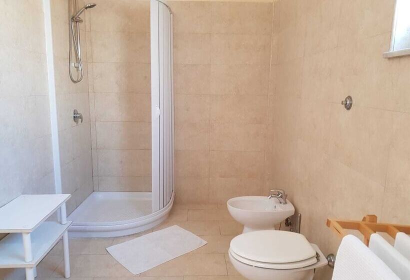 חדר סטנדרט לארבעה, Albergo Santa Teresa