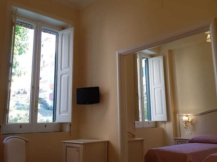 חדר סטנדרט לארבעה, Albergo Santa Teresa