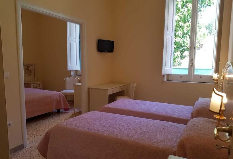 Четырехместный Номер Стандарт, Albergo Santa Teresa