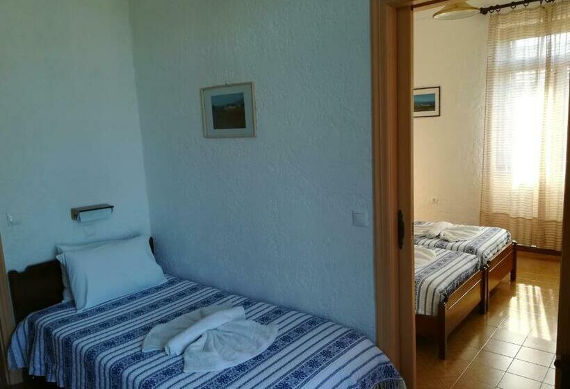 غرفة سوبيريور ثلاثية مطلّة علي البحر, Pythais