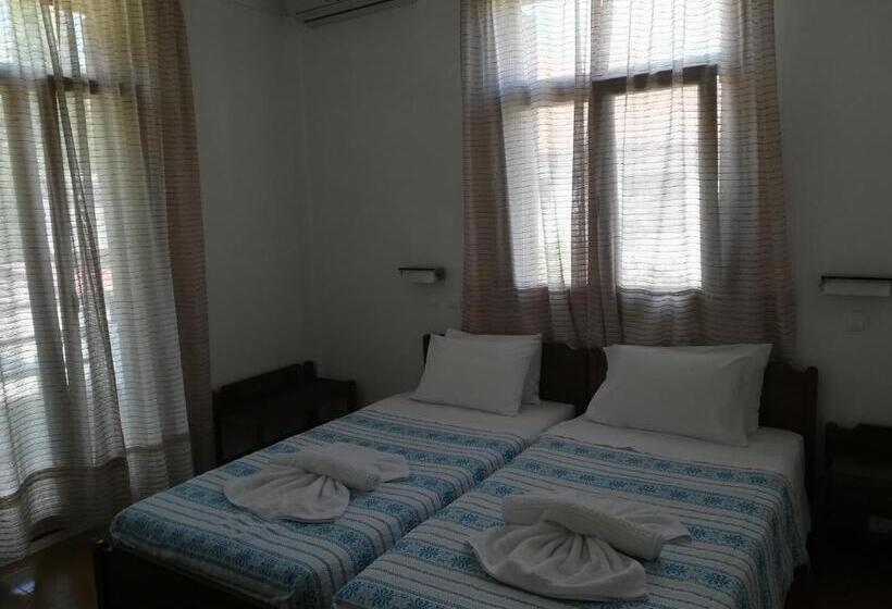 غرفة قياسية مزوَّدة بشُرفة, Pythais