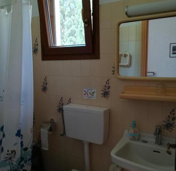 غرفة قياسية فردية, Pythais