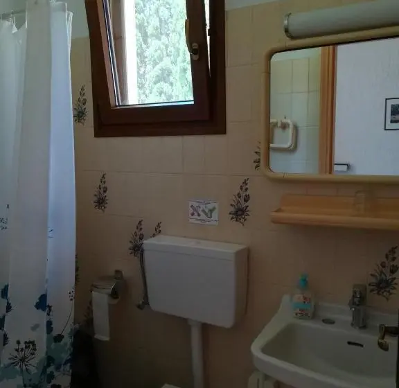 Quarto Estandar Individual, Pythais