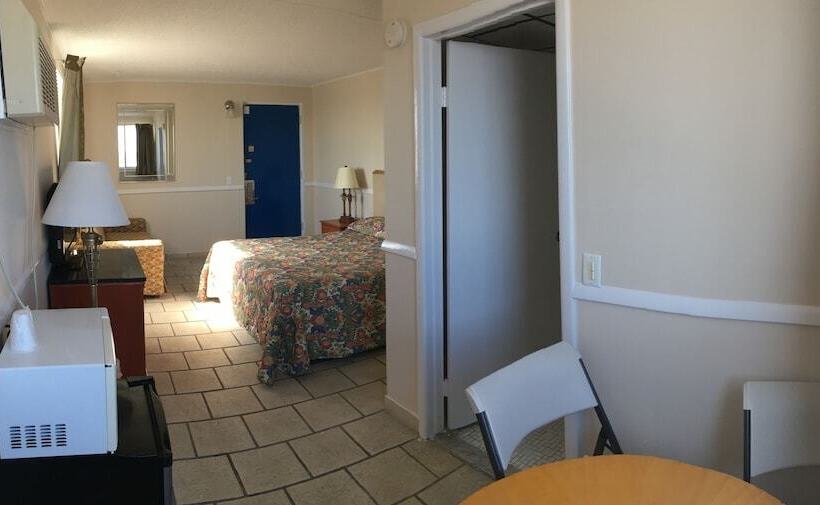 标准单人间, Four Winds Motel