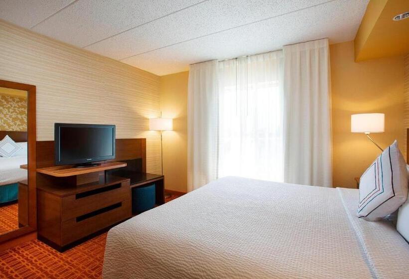 Junior Suite met Kingsize Bed, Fairfield Inn & Suites Chicago Midway Airport